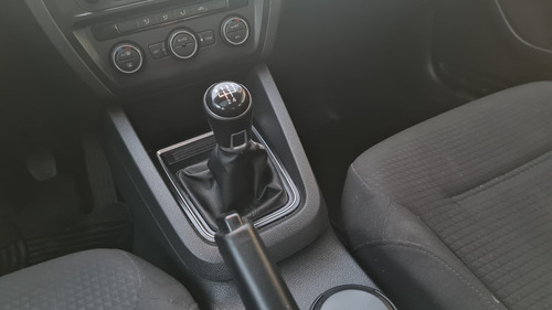 Imagen 14 de 18 de Volkswagen Vento 2.0 Advance Mt 2015