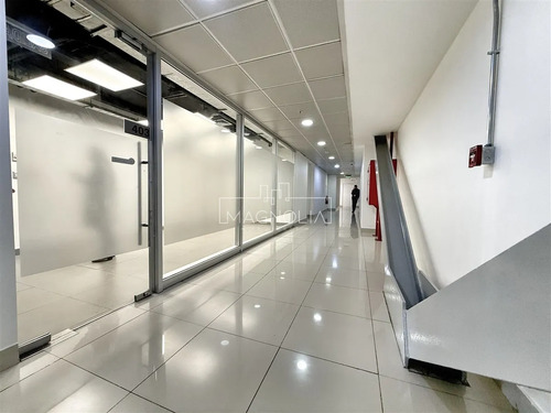 Arriendo De 9 Oficinas En Aeropuerto Amb De Santiago.