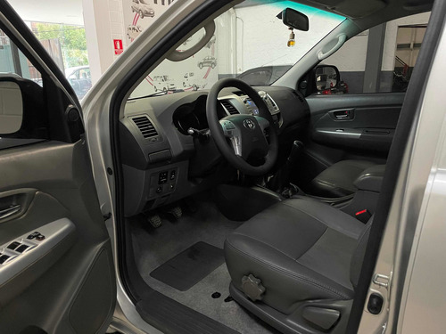 Imagen 6 de 9 de Toyota Hilux 2014 3.0 Cd Srv Cuero Tdi 171cv 4x2