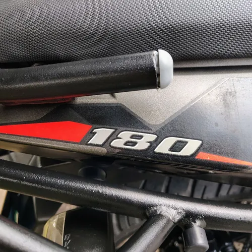 Bajaj Pulsar 180 Gris Asfalto 2022