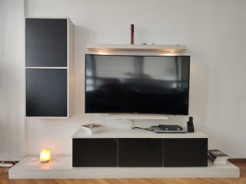 Smart Tv Samsung 55 4k Curvo + Mueble Flotante Luces Pin