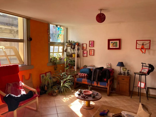 Edificio, Reciclaje Con 4 Apartamentos. Dos En Planta Baja Con Patios Y Dos En Planta Alta Duplex Tza, Alquilados Con Garantía, Excelente Renta !!! Oportunidad De Inversión!