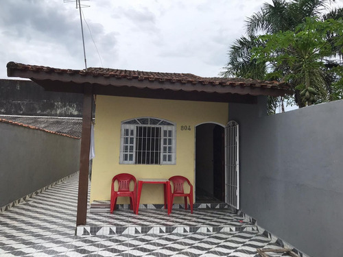 Imagem 1 de 9 de Casa Com Piscina