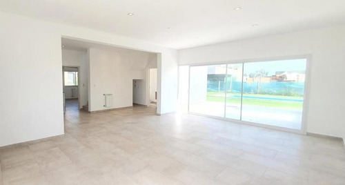 Imagen 6 de 28 de Casa En Venta En San Ramon - Pilar Del Este