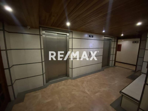 Apartamento En Venta El Bosque Valencia, Clima De Montaña, Cercano A Centros Comerciales, Supermercados, Panaderías, Centros Educativos, Farmacias, Planta Al 50%, Vigilancia 24/7, Facial Acceso. Dapo