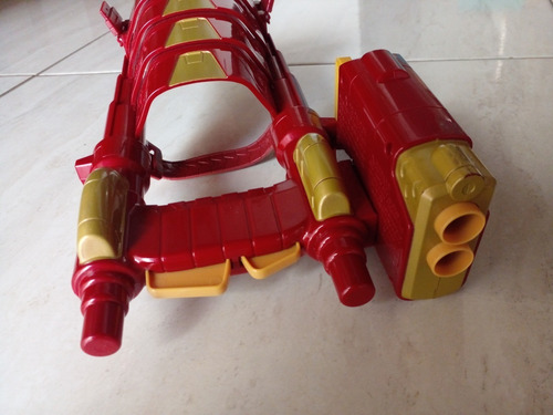 Imagem 3 de 5 de Luva Homem De Ferro Lança Dardos Hasbro
