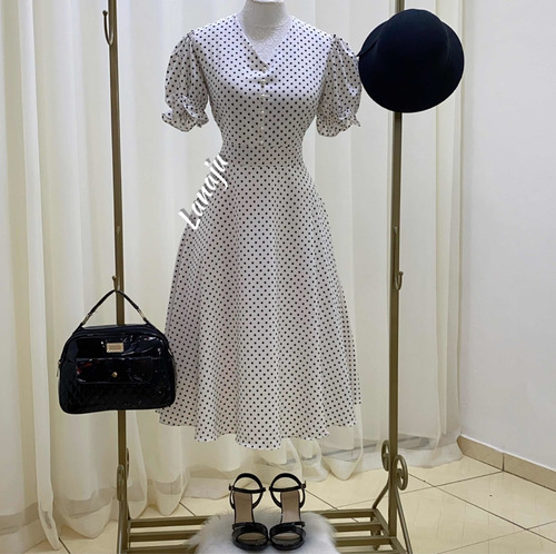 Imagem 3 de 9 de Vestido Social Midi Rodado Com Manga Branco Com Poá Preta