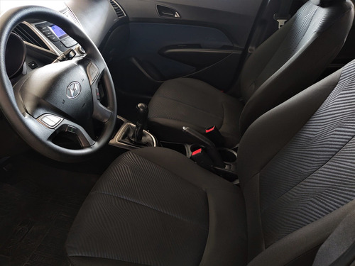 Imagem 8 de 12 de Hyundai Hb20 Comfort Plus 1.6 Preto 2014