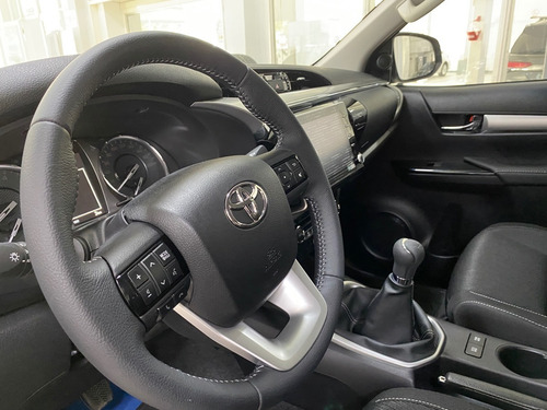 Toyota Hilux Srv 4x2 Cd Mt