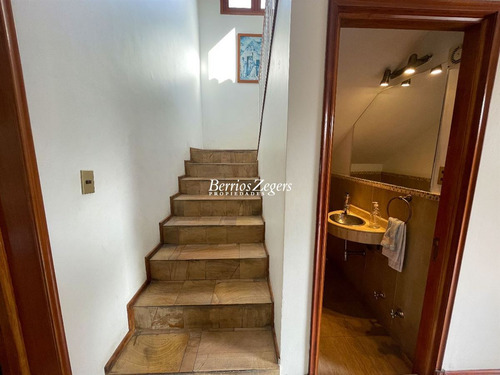 Casa En Venta De 4 Dorm. En Lo Barnechea Santiago College