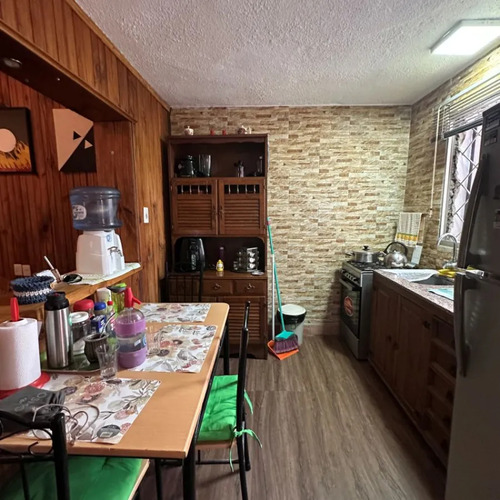Venta Casa La Teja 4 Dormitorios, 2 Cocinas, 2 Baños, Patio.