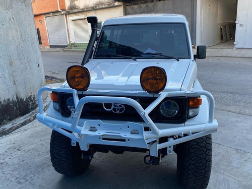 Imagen 2 de 9 de Toyota Machito Long Van
