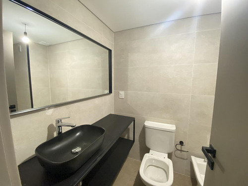 Apartamento, 2 Dormitorios, 2 Baños, Cocina Definida.
