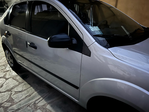 Ford Fiesta Max 1.6 Ambiente Mp3
