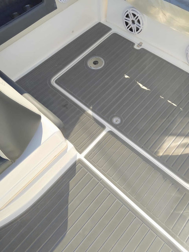 Quicksilver 2700 C/ Volvo 300 Hp Day Cruiser