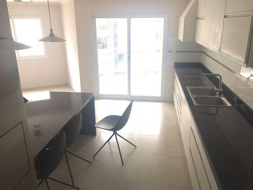 Venta Apartamento Tres Dormitorios Y Servicio Rambla Pta Carretas Garaje Doble