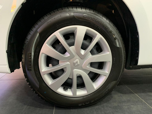 Imagen 11 de 16 de Renault Logan 1.6 Life Aa
