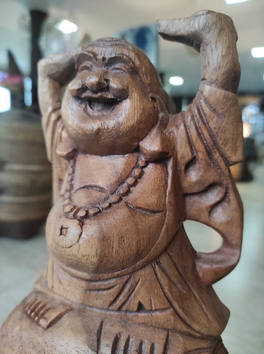 Imagen 2 de 5 de Buda Del Éxito En Madera De Suar 20cm Artesanal