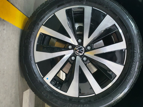 Imagen 19 de 25 de Volkswagen Taos Highline 0km Bitono My23 Inmediata