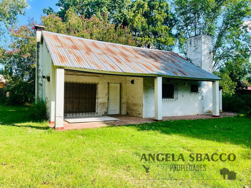 Quinta En Venta En Barrio, Parque Jularo. 