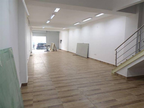 Imagem 15 de 26 de Loja Ampla 220 M² Área Util Sendo Térreo E 1° Andar Bem No Centro De São Vicente Exelente Para Lojas Grandes Ou Clinica Médica Ou Laboratório Médico E Ou Também Serve Para Cartorio Situado Em Rua De