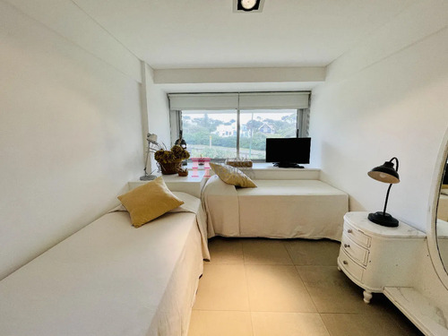 Venta - Esturion De Montoya 3 Dormitorios En Suite Mas Dependencia