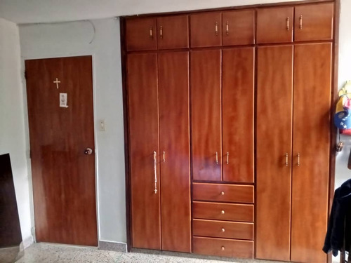 Apartamento De 100mt2 En Los Chaguaramos