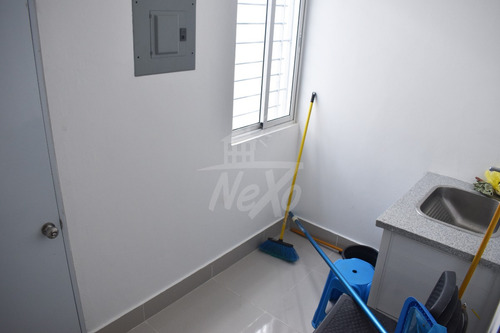 Moderna Casa En Venta Con Piscina, Santiago (jpc-224)