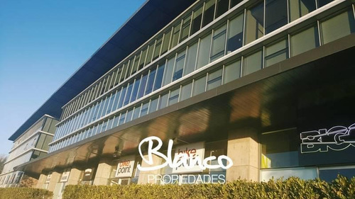 Oficina En Edificio De Categoría En Pilar - Paralelo 50