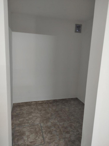 Imagen 4 de 7 de Local Comercial En Alquiler En Caseros Centro.bajas Expensas