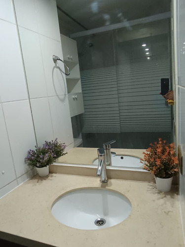 Estudio Moderno, Con Estilo Y Funcional, A Pasos De Linea 5