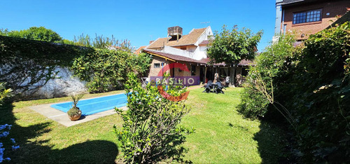 Venta Imponente Casa 6 Ambientes Con Cochera, Jardín Y Pisci