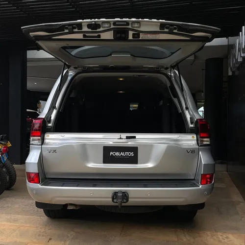 Toyota Land Cruiser 200 VX