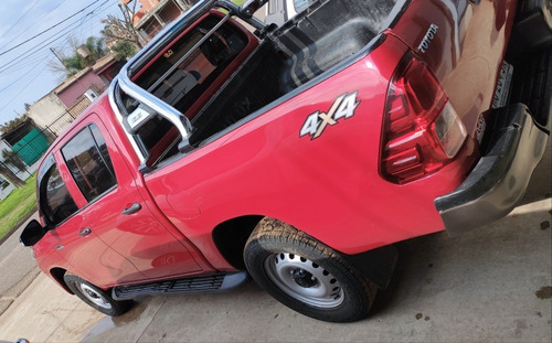 Imagen 4 de 9 de Toyota Hilux 2017 2.4 Cd Dx 150cv 4x4