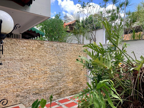 Venta Fabulosa Quinta En Urbanizacion Los Chorros Bv