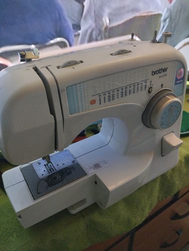 Máquina De Coser Recta Brother Bm2800 Portable Blanca 220v