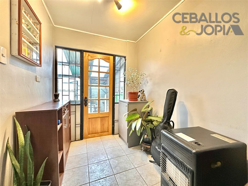 Casa En Venta De 2 Dorm. En Villa Alemana