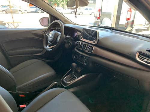 Imagen 6 de 16 de Fiat Cronos 1.8 16v Precision At6 Pack Premium