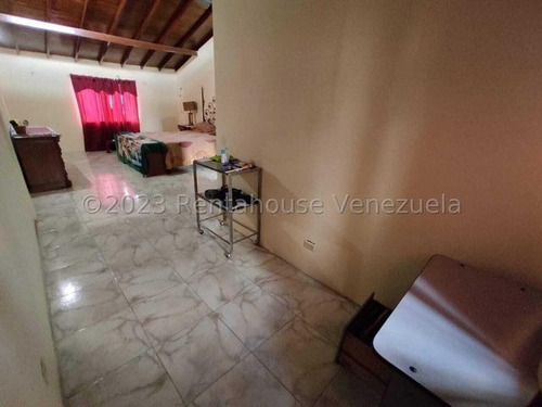 Imagen 15 de 27 de Amplia Casa En Venta Urb. Piedra Pintada La Victoria 23-18371 Ejc 04243439046