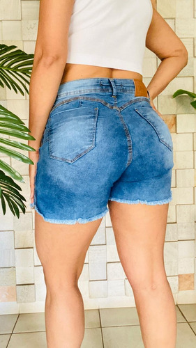 Short Jeans Feminino Cintura Alta Com Botões Frontais