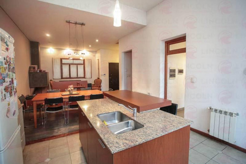 Venta Casa De 4 Ambientes C/ Dep. En Villa Del Parque.