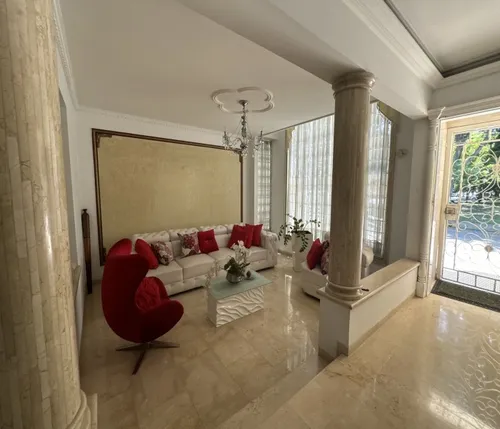 Imponente Casa Revestida En Marmol En El Ingenio