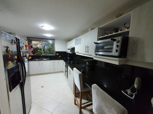 Imagen 8 de 14 de Casa Envigado Exclusivo Sector Benedictinos: Amplios Espacios Y Jardin