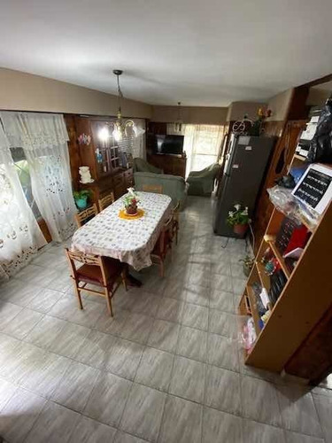 Imagen 3 de 6 de Venta- Casa 4 Dormitorios Con Local Al Frente!