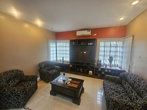 Importante Inmueble: Yerba Buena - Peru 1400 - 1350 M2 Lote
