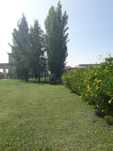 Hermosa Casa 5 Amb Con Piscina Sobre Lote De 980 M2 Barrio 2 Plantas Santa Rita