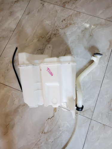 Deposito De Chisgueteros Nissan Tida 2007-2018 Usado 1.8l