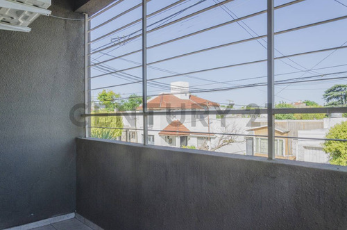 Calle 69 Entre 24 Y 25 Duplex / Ph De 2 Dormitorios Con Terraza. Venta. La Plata.