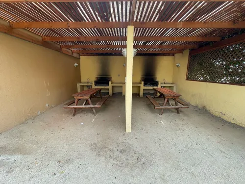 Edificio Av. Las Parcelas (1 Est. 1 Bod.) Vista Poniente