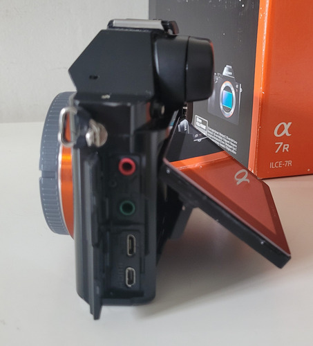 Câmera Sony Alpha A7r Full Frame 36mp Evf Wifi 13k Clicks Sp (Usado)